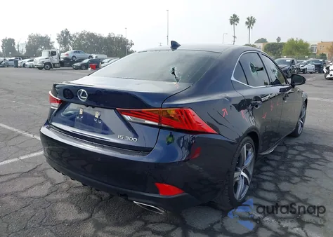 2018 Lexus Is 300 z USA, uszkodzony, nr VIN JTHBA1D2XJ5080692